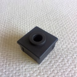 Bouchon noir en PVC pour tube de 40x40 percé au diametre 12