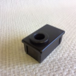Bouchon noir en PVC pour tube de 50x30 percé au diametre 12